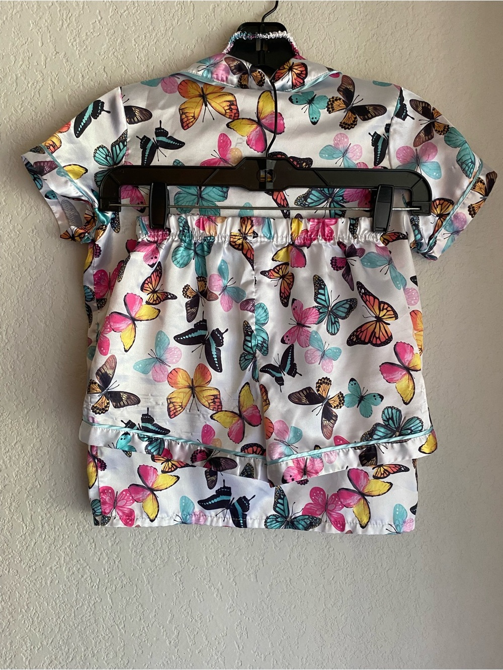 Girls White Butterfly Print Short-Sleeve Pajama Set- Multicolor